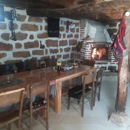 ижата - топлина и уют بيت للعطل Borovitsa